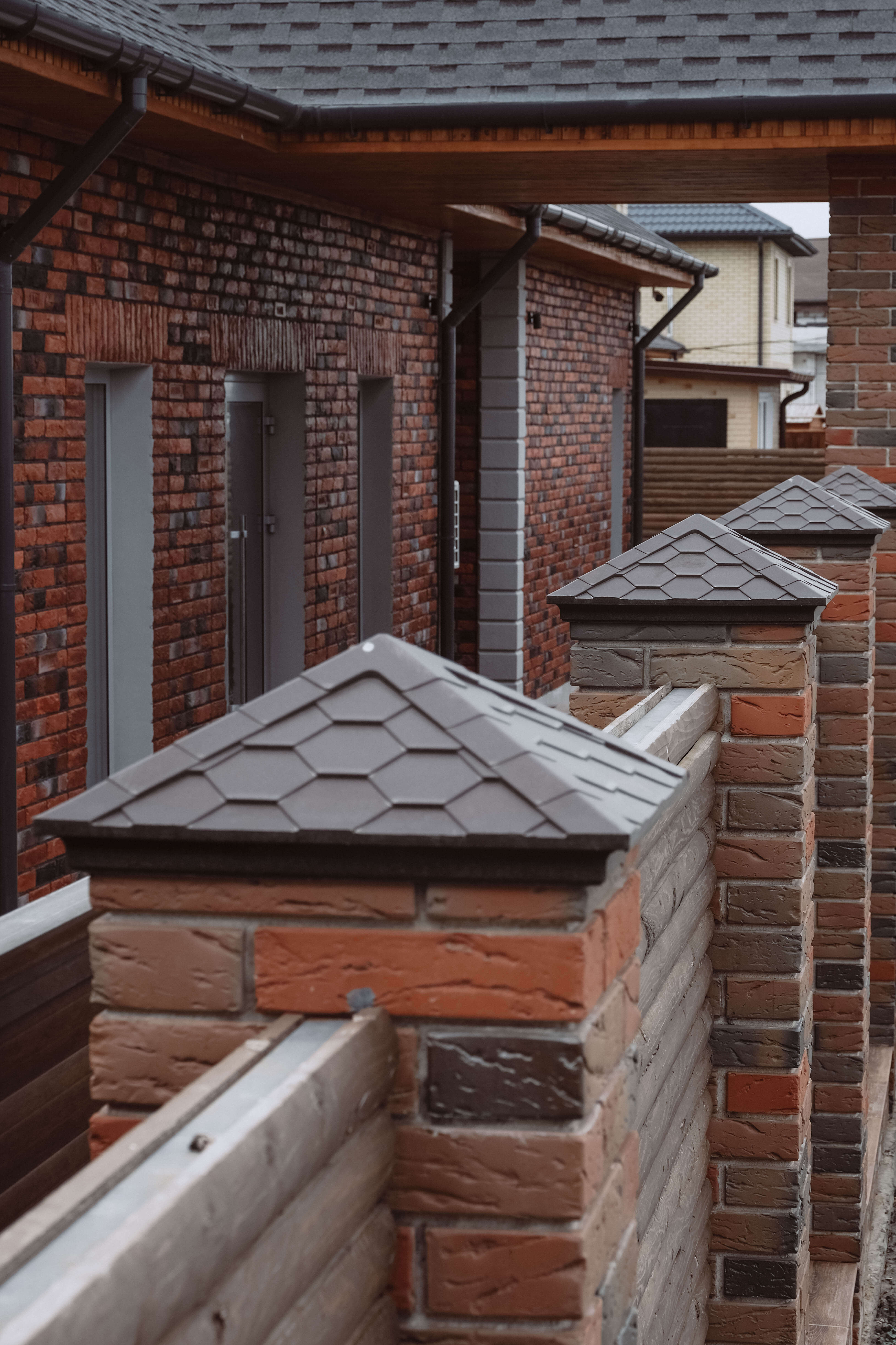 Колпак Zking Эверест Коричневый на столб 1.5х1.5 кирпича (390х390мм) в Новороссийске фото